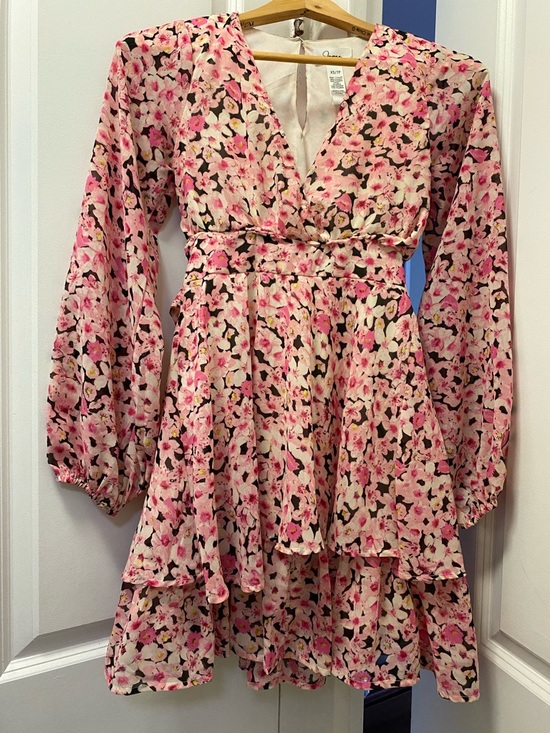 Japna Dresses & Skirts - Japna Pink Floral V-Neck Long Sleeve Tiered Dress